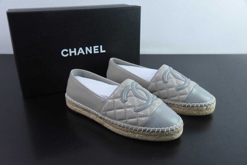 CHANEL Slip-on