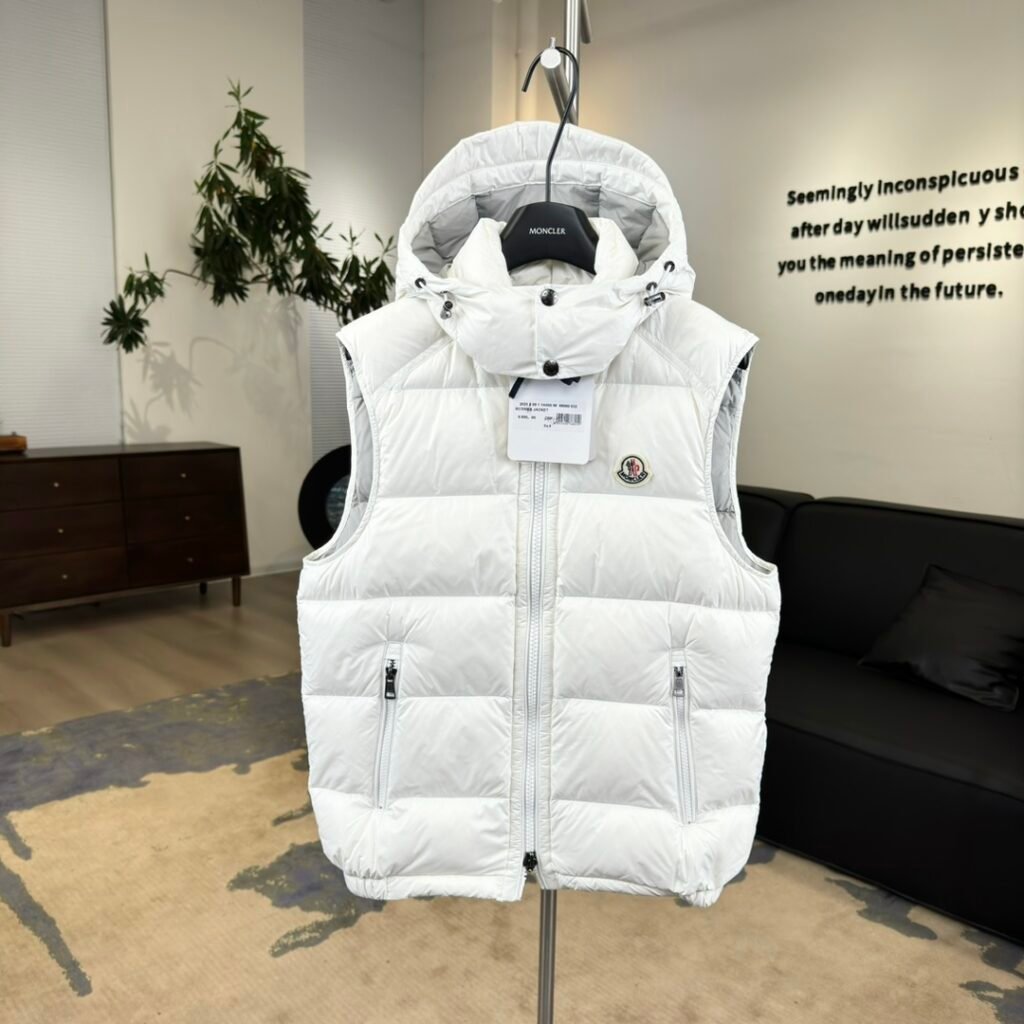 Moncler Bormes Bodywarmer “White”